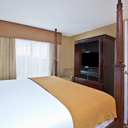 Holiday Inn Express & Suites - Sharon-Hermitage By Ihg West Middlesex Exterior foto