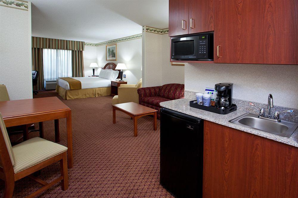 Holiday Inn Express & Suites - Sharon-Hermitage By Ihg West Middlesex Exterior foto